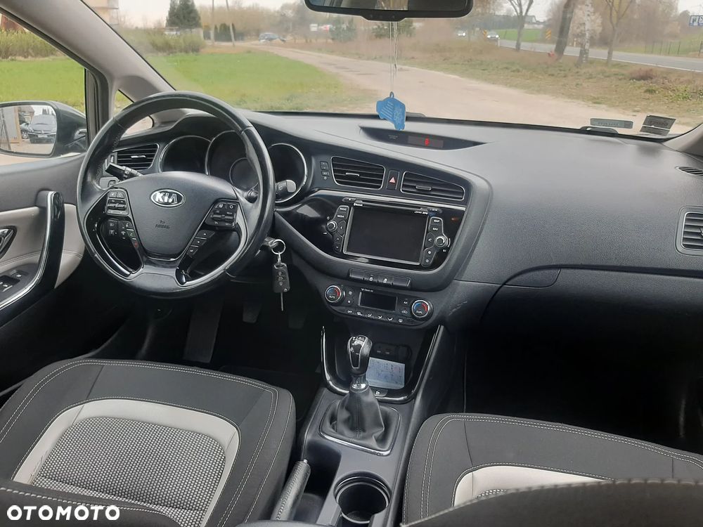 Kia Ceed 1.6 GDI Platinum Edition - 23