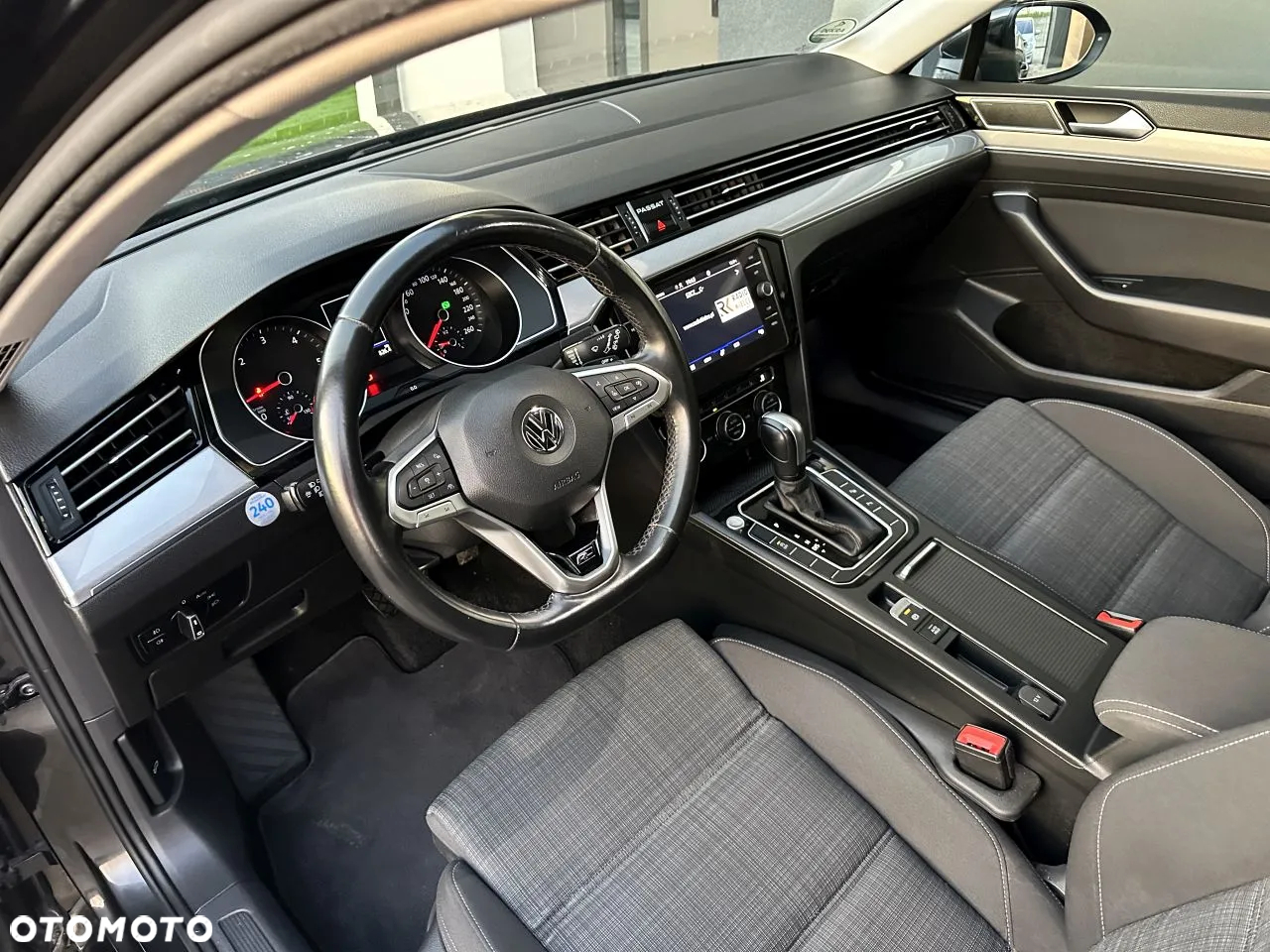 Volkswagen Passat Variant 1.6 TDI SCR DSG Business - 22