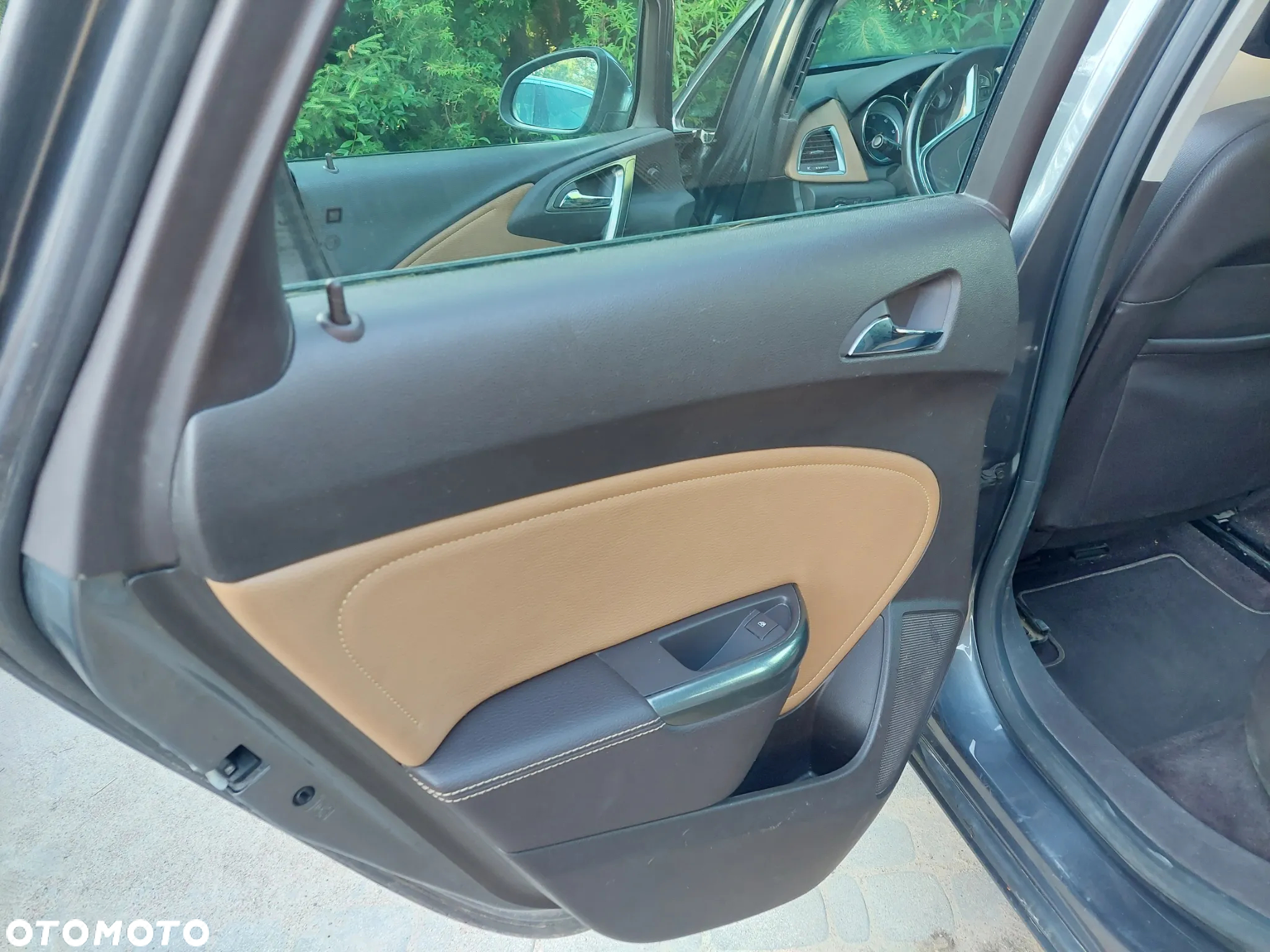 Opel Astra IV 2.0 CDTI Cosmo - 9