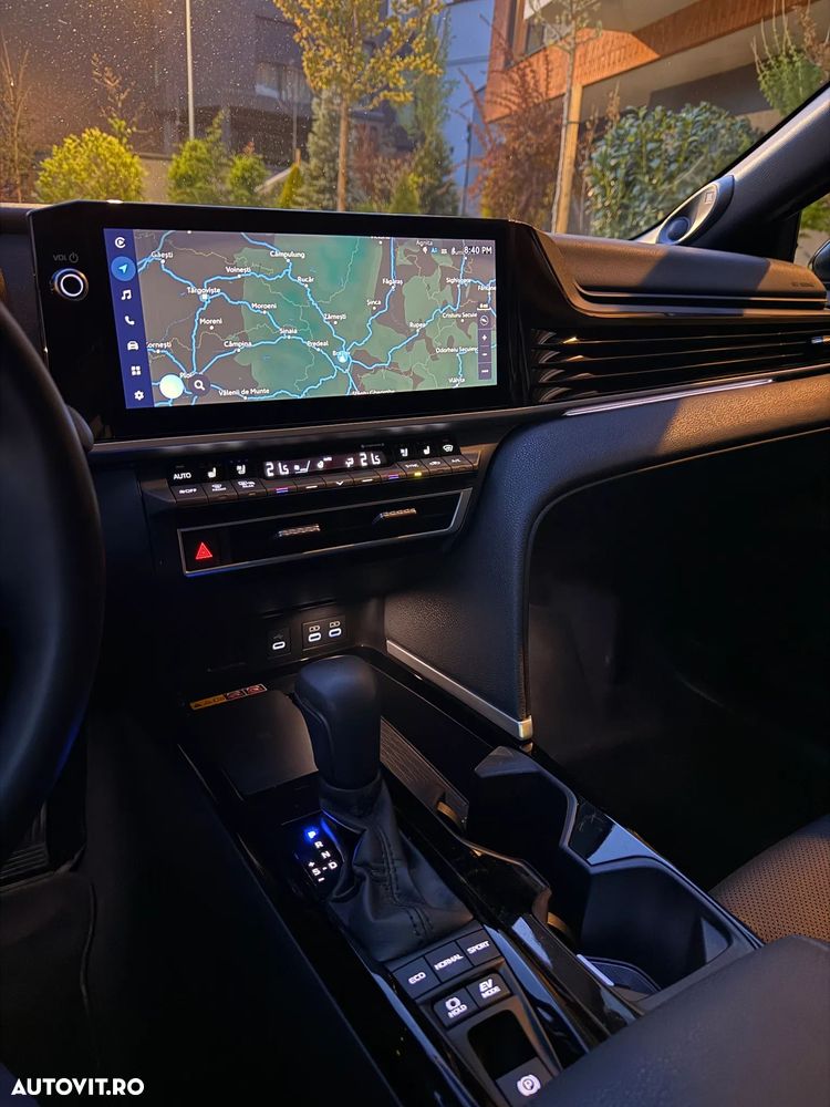 Toyota Camry 2.5 HEV Luxury - 22