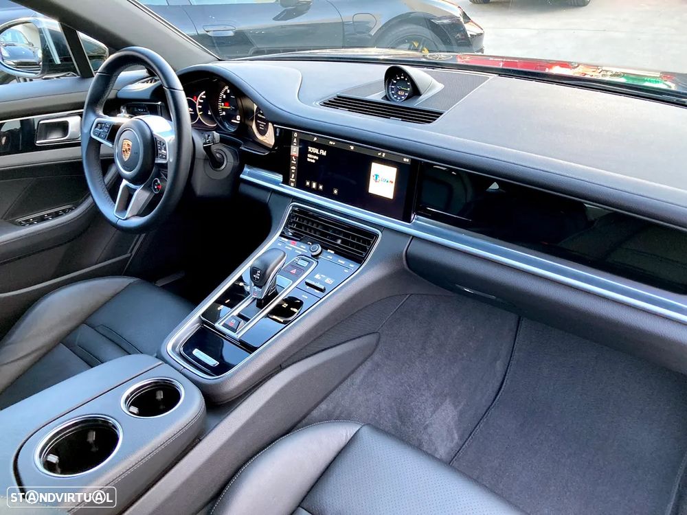 Porsche Panamera 4 E-Hybrid - 41