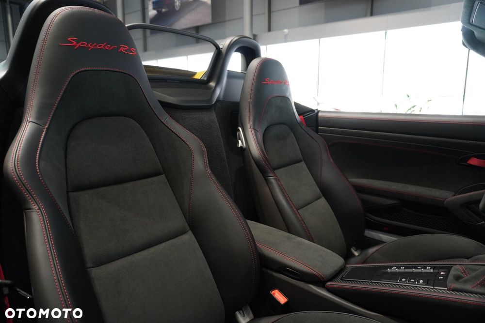 Porsche 718 Spyder - 32