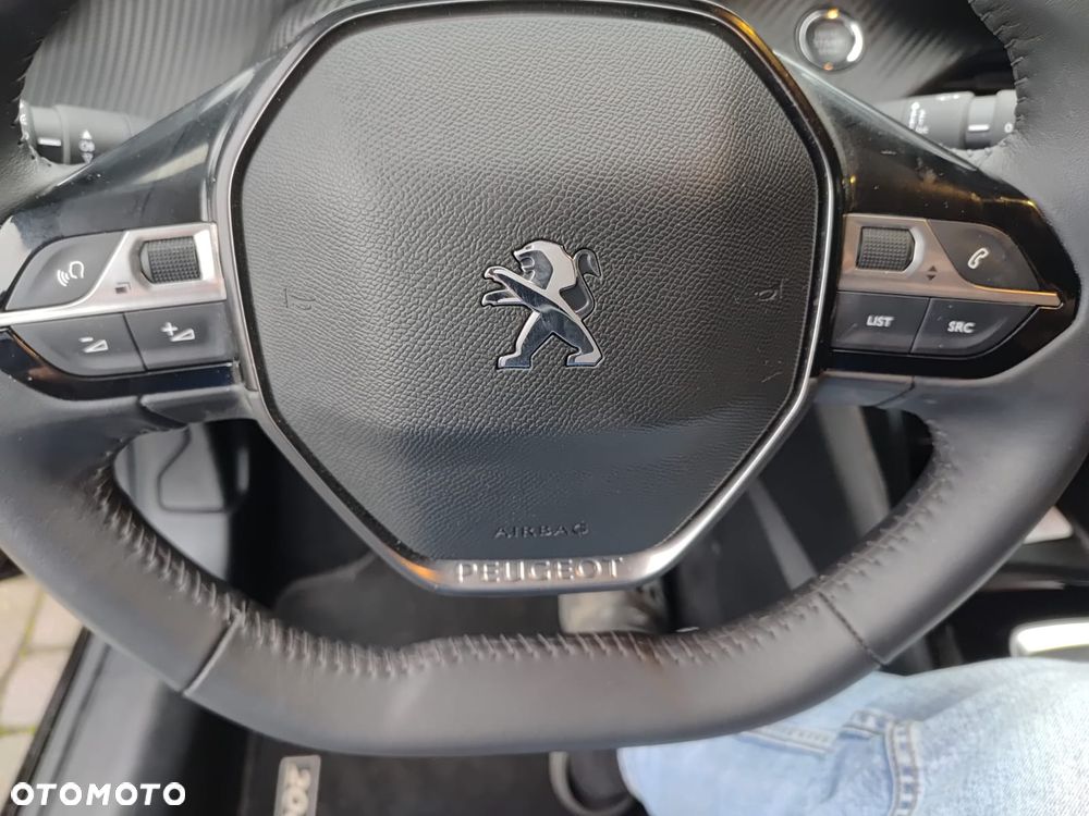 Peugeot 208 - 18