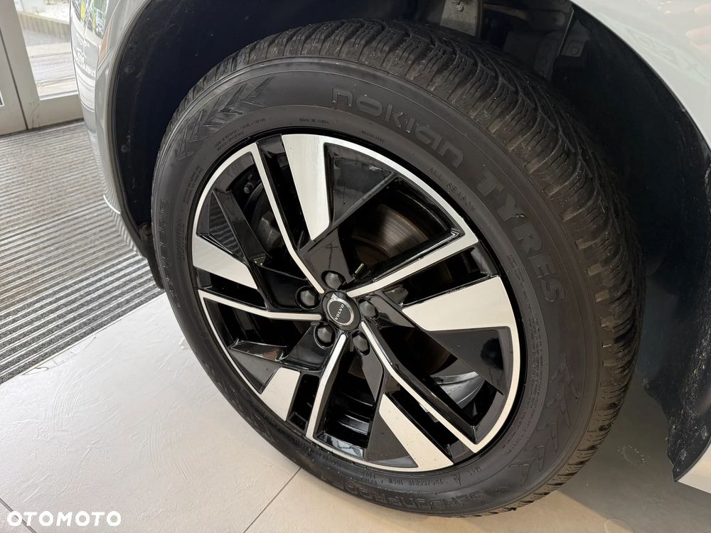 Volvo XC 60 B5 B AWD Plus Dark - 21