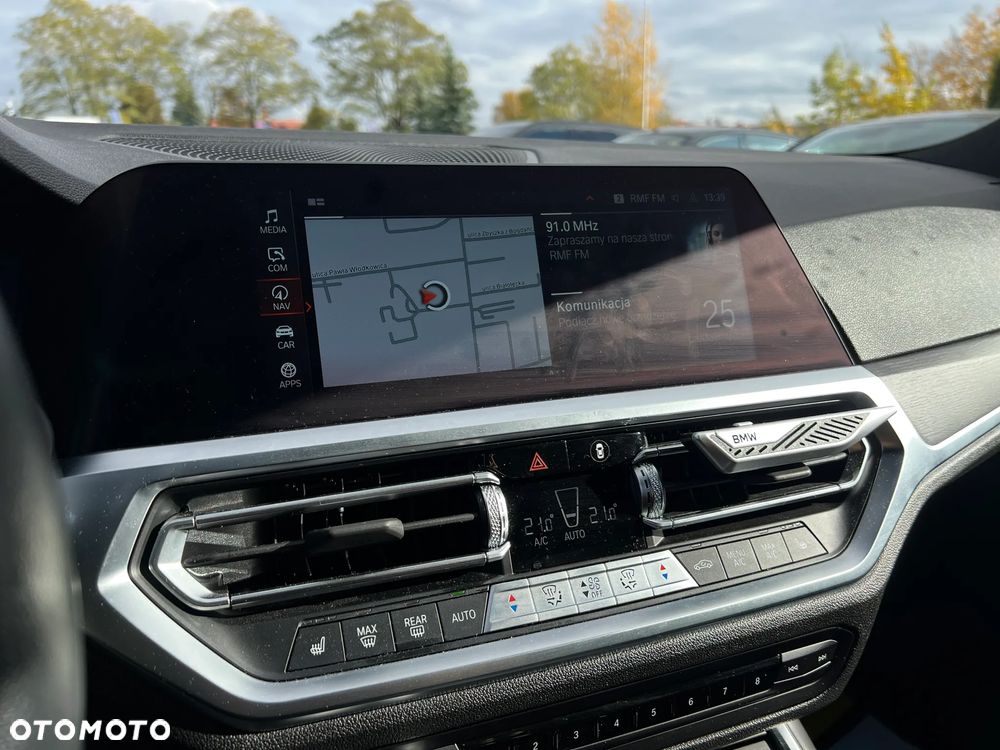 BMW Seria 3 330e Sport Line - 16