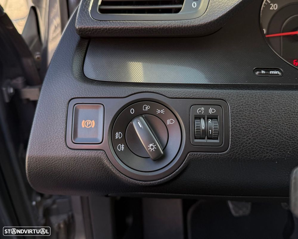 VW Passat Variant 2.0 TDi Highline - 15