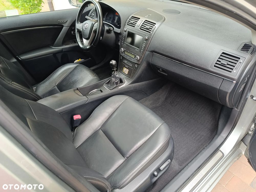 Toyota Avensis 2.0 Prestige NAVI - 20