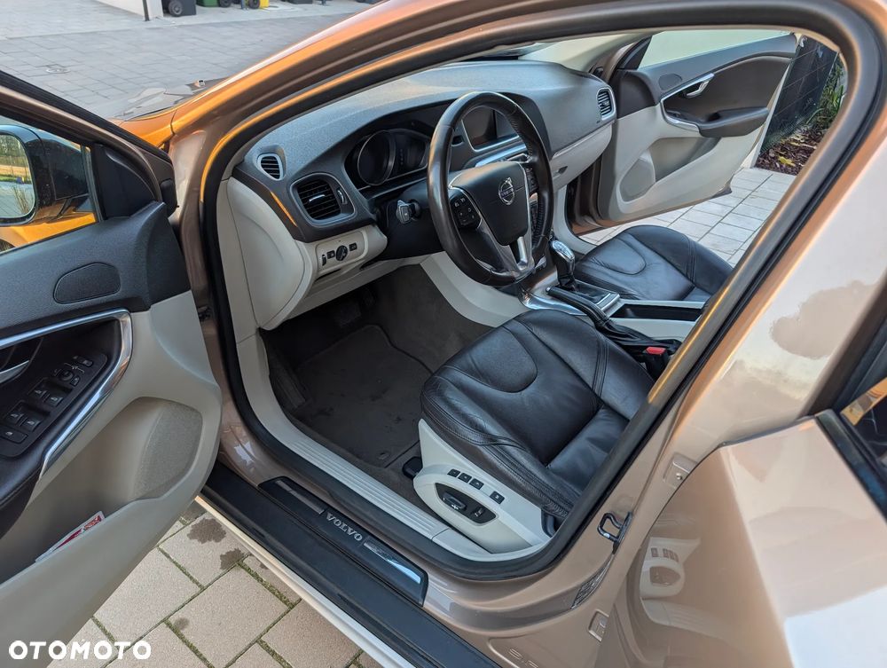 Volvo V40 Cross Country T5 AWD Momentum - 11