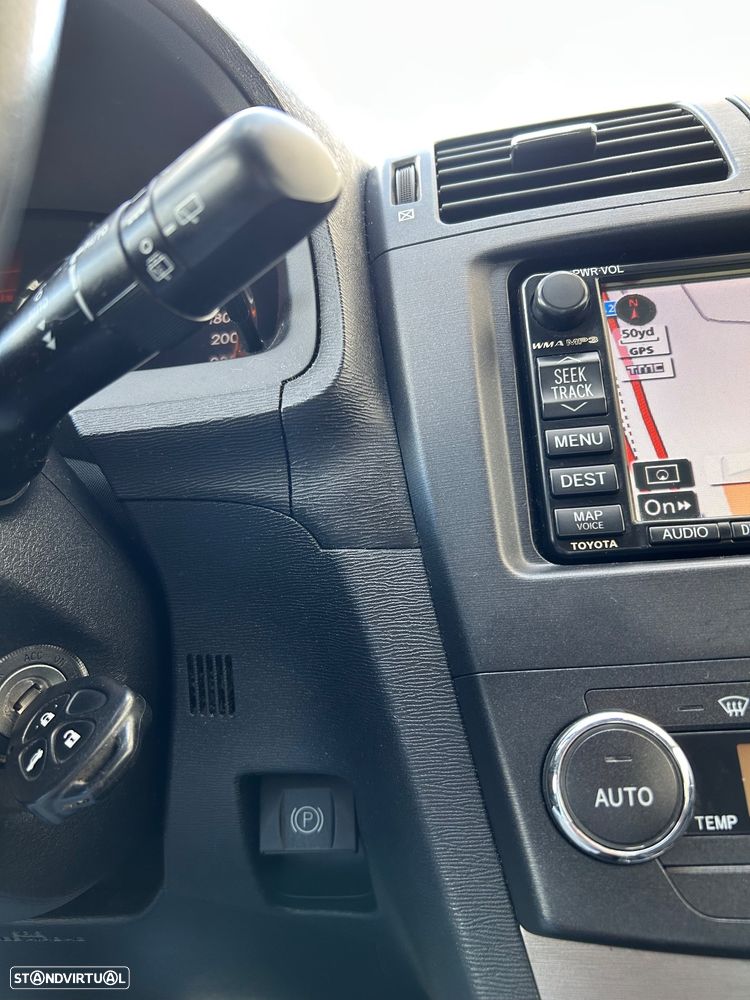 Toyota Avensis SW 2.0 D-4D Premium Sport+GPS - 11