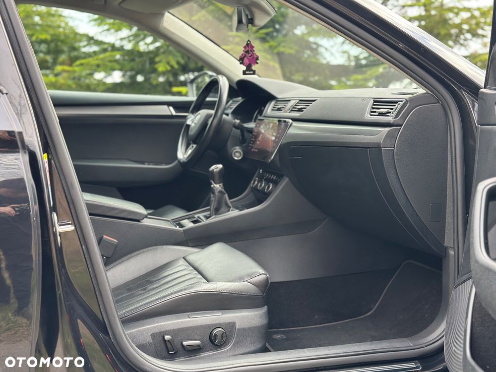 Skoda Superb 2.0 TDI Premium Edition - 27