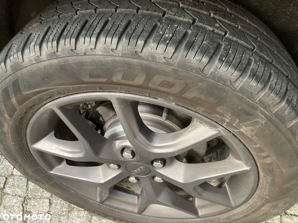 Jeep Grand Cherokee - 22