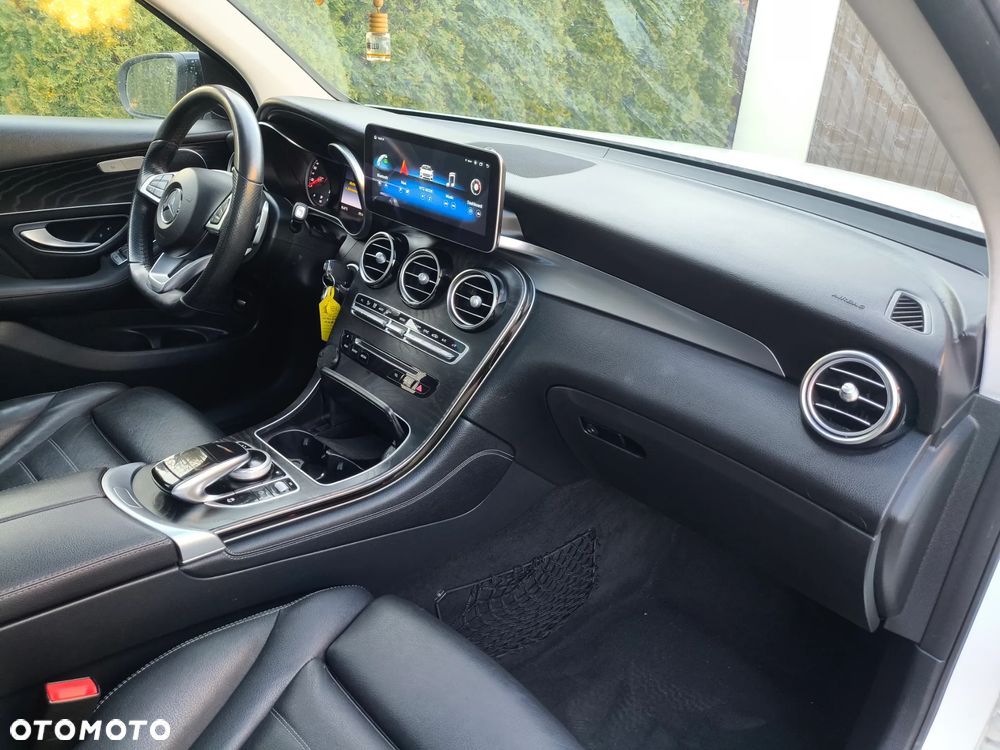 Mercedes-Benz GLC 250 d 4Matic 9G-TRONIC AMG Line - 21