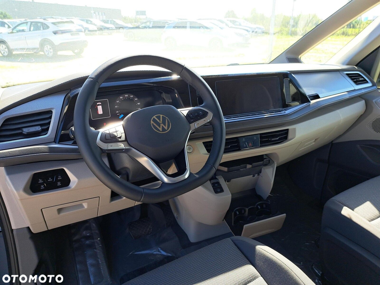 Volkswagen multivan Family L2 silnik: 2,0 l TDI SCR 150 KM / skrzynia biegów: 7-biegowa DSG rozstaw osi: 3124 mm - 9