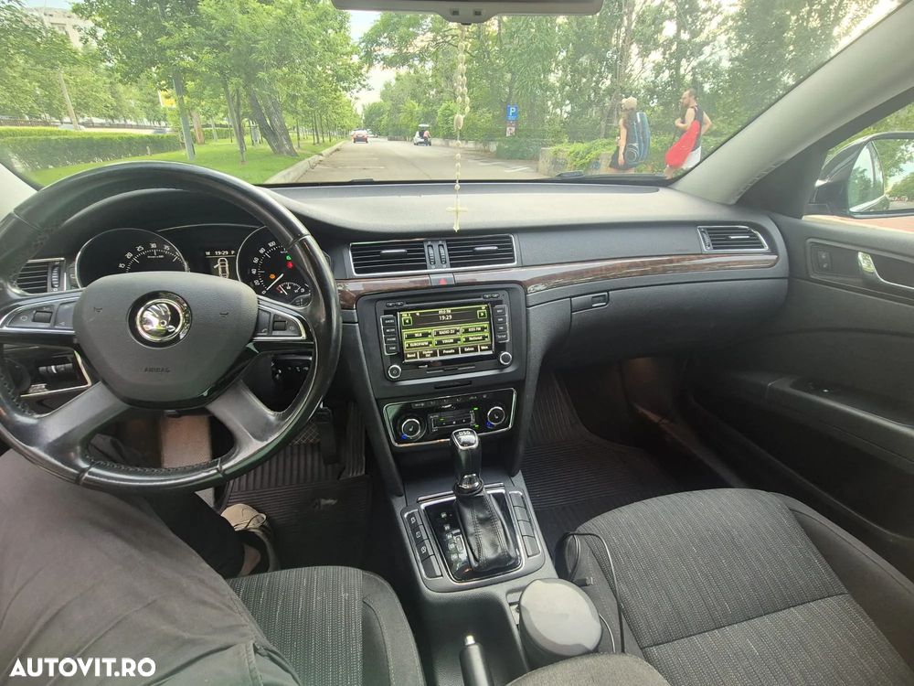 Skoda Superb 2.0 TDI Elegance DSG - 8