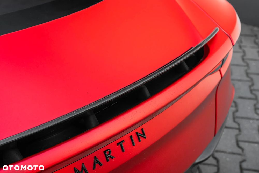 Aston Martin DBS - 14