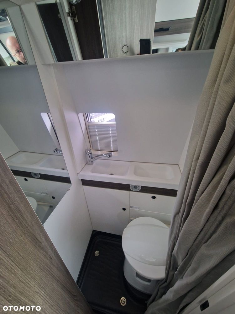 KNAUS VanTourer 600L Łóżko 195x190 Automat * Markiza * Hak * Radio 8"  4 osobowy - 24