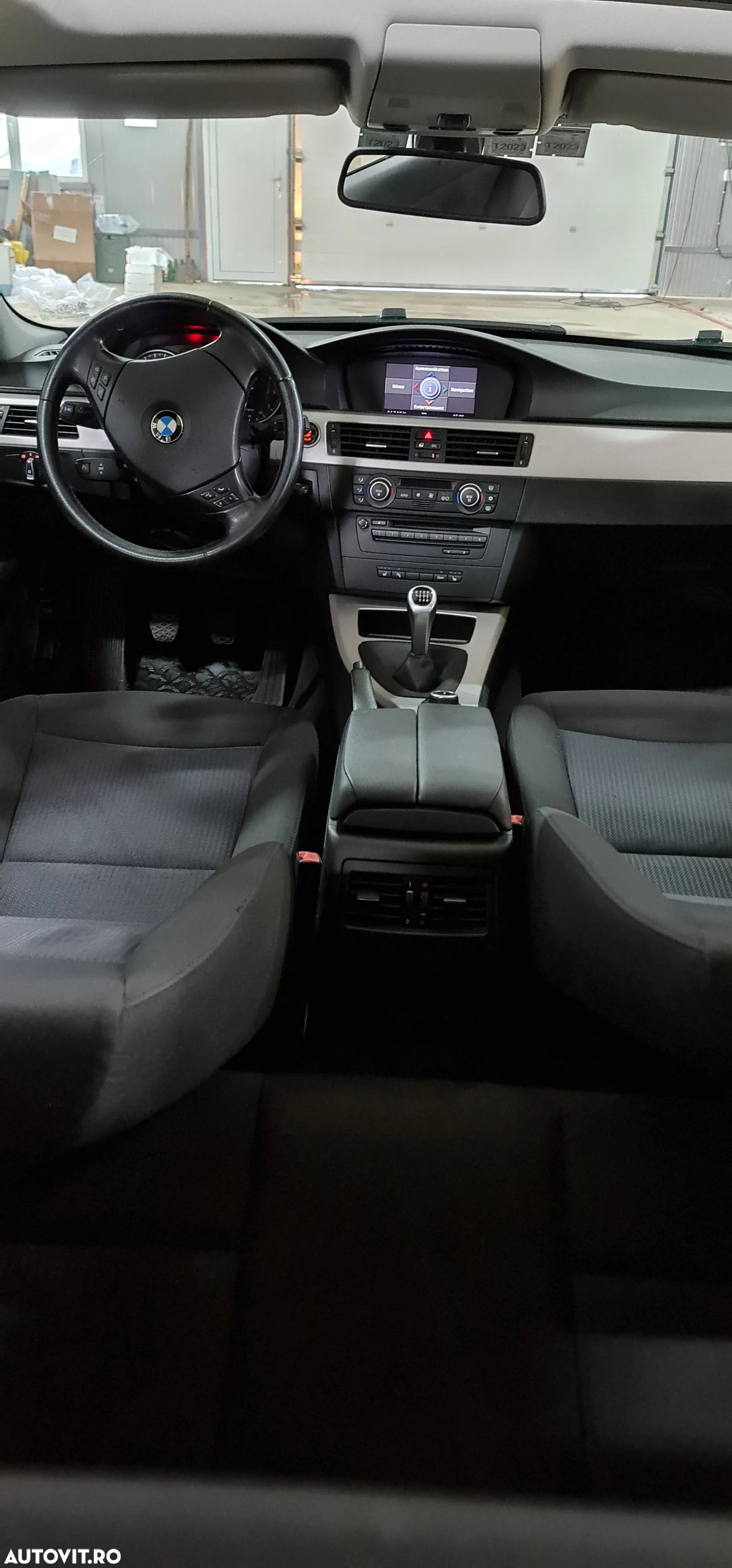 BMW Seria 3 318i Touring - 9