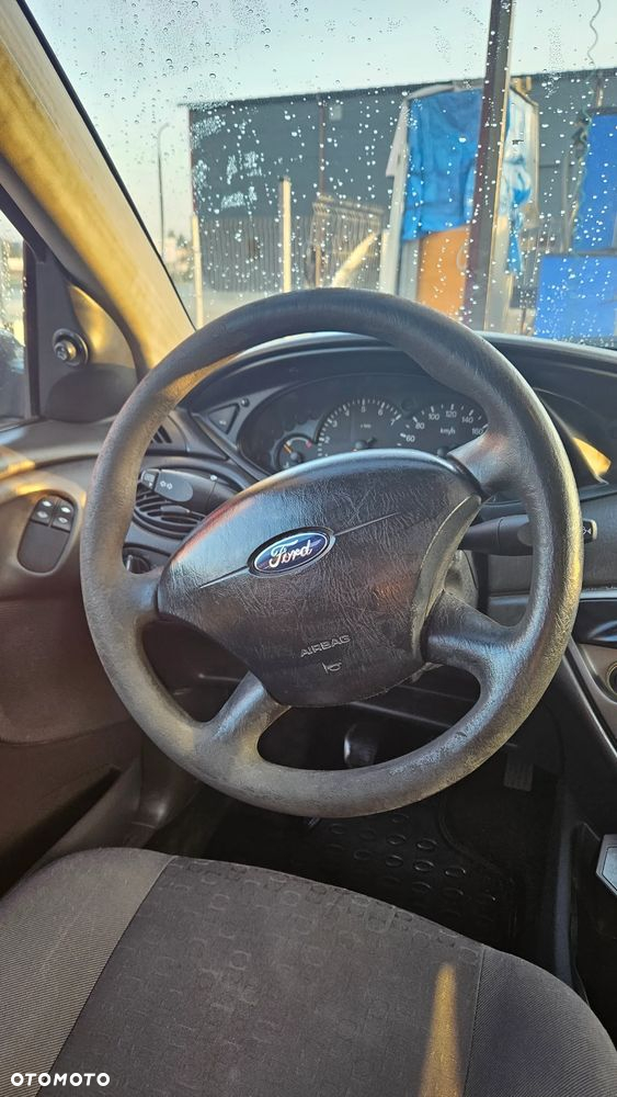 Ford Focus - 10