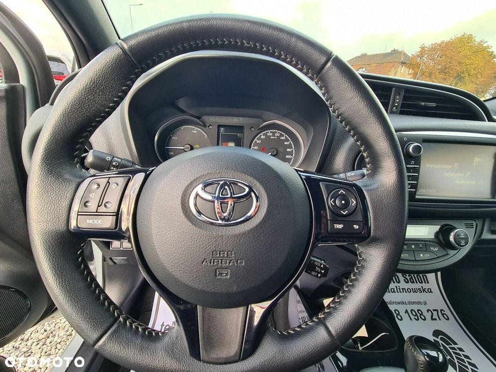 Toyota Yaris Hybrid 100 Premium - 22