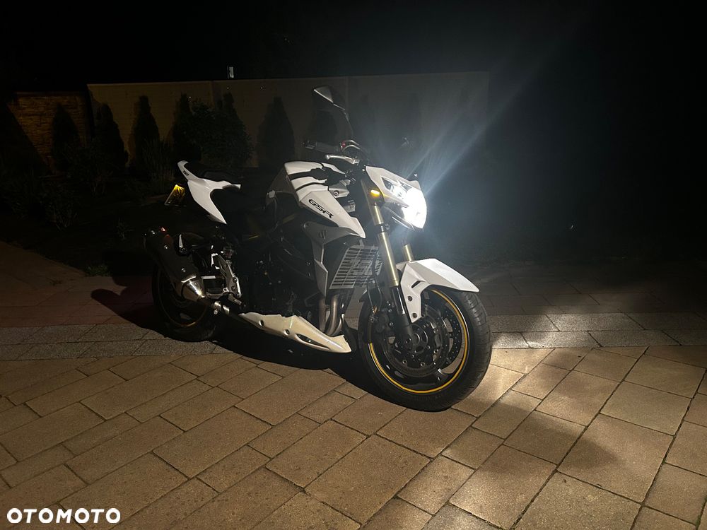 Suzuki GSR - 5