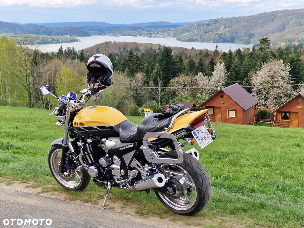 Yamaha XJR - 4