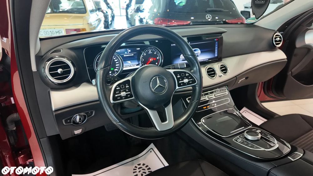 Mercedes-Benz Klasa E 220 d T 9G-TRONIC Avantgarde - 24