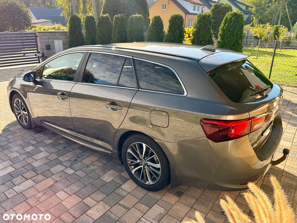Toyota Avensis 2017 photo 4