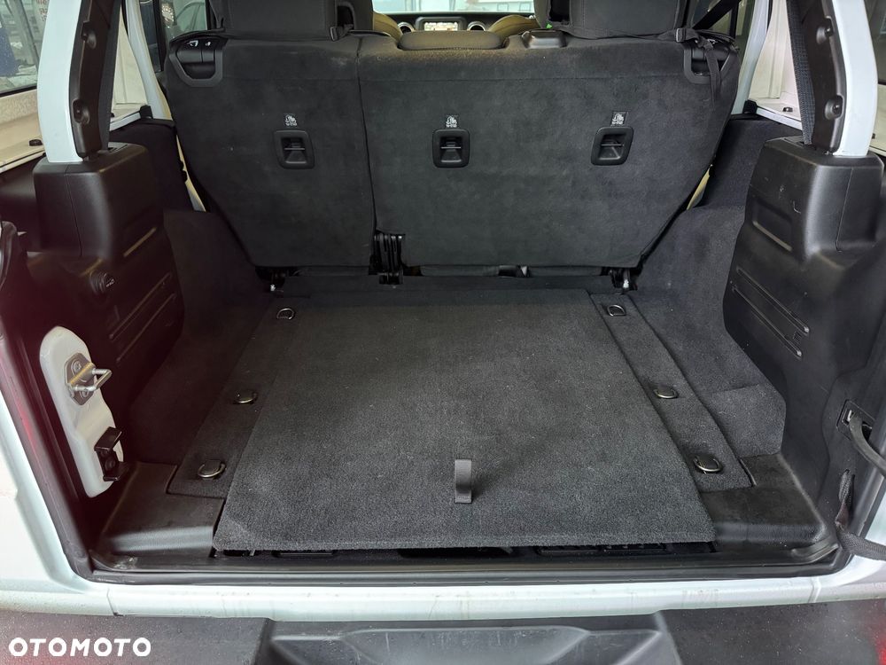Jeep Wrangler - 12