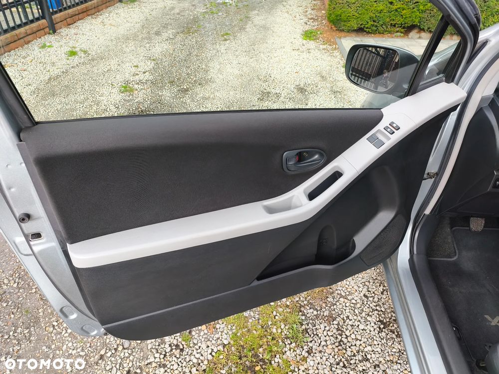 Toyota Yaris - 11