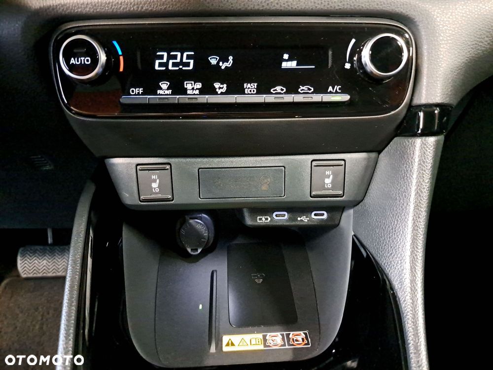 Toyota Yaris Hybrid 1.5 Style - 25