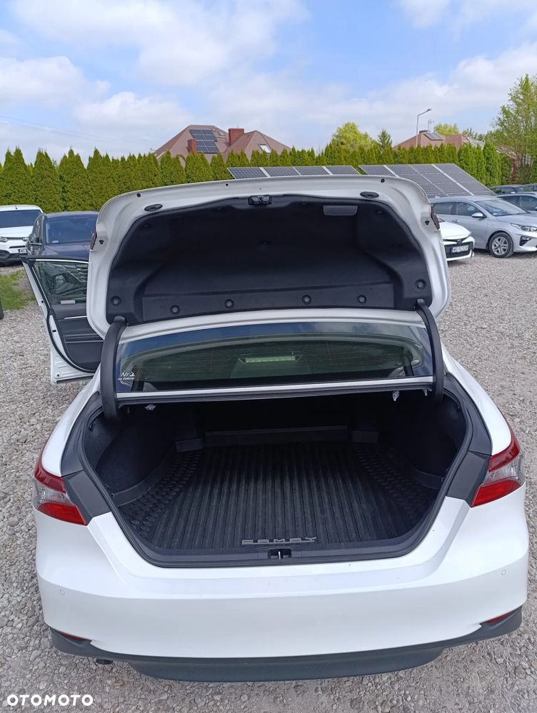 Toyota Camry 2.5 Hybrid Comfort CVT - 24