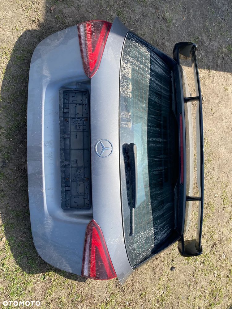 MERCEDES 177 kompletna tylna klapa lotka 787 - 2