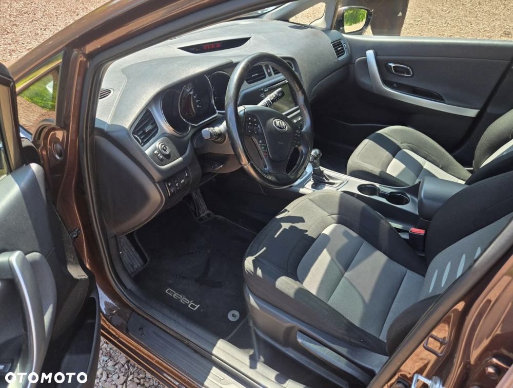 Kia Ceed 1.6 CRDi 128 Vision - 8