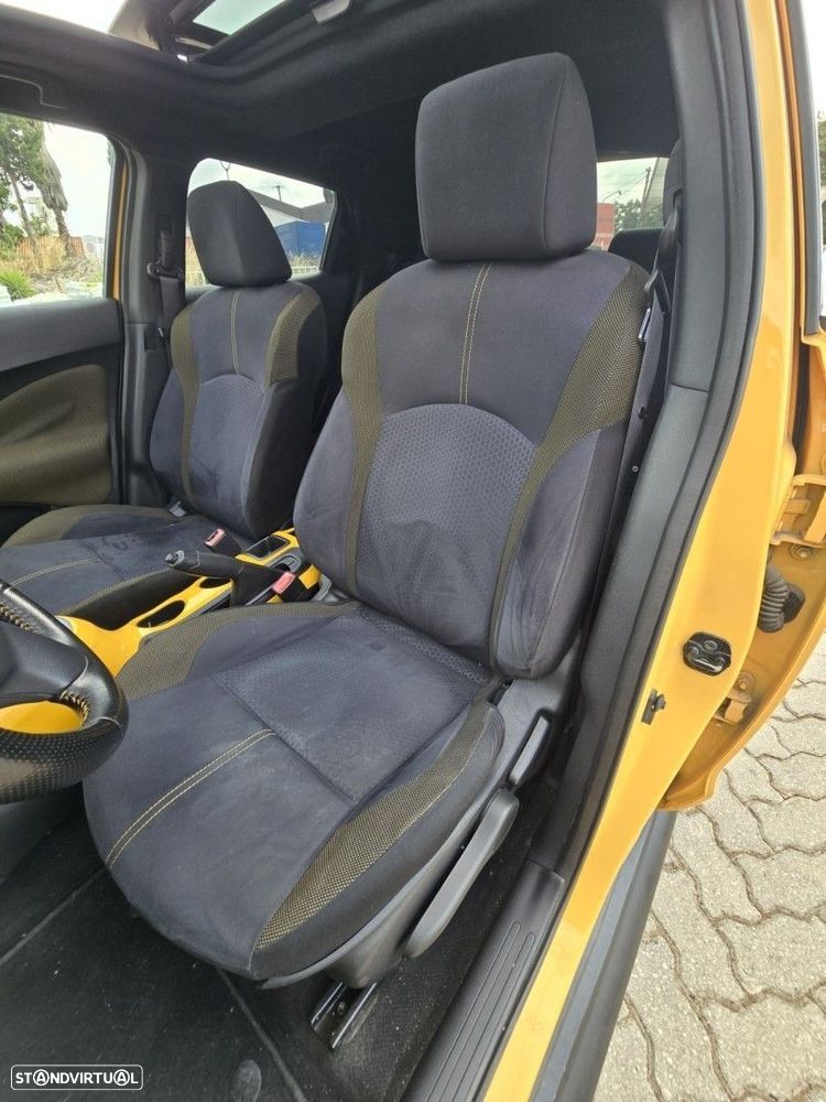 Nissan Juke 1.6 DIG-T Tekna Premium Ext.1 Yellow S. — fotografia 17