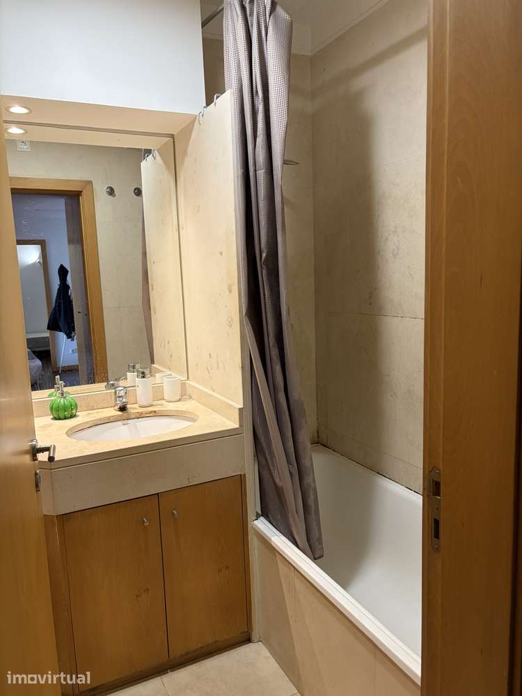 Apartamento T2 no Porto - Zona Universitária | Garagem | 950€/mês - Grande imagem: 2/6