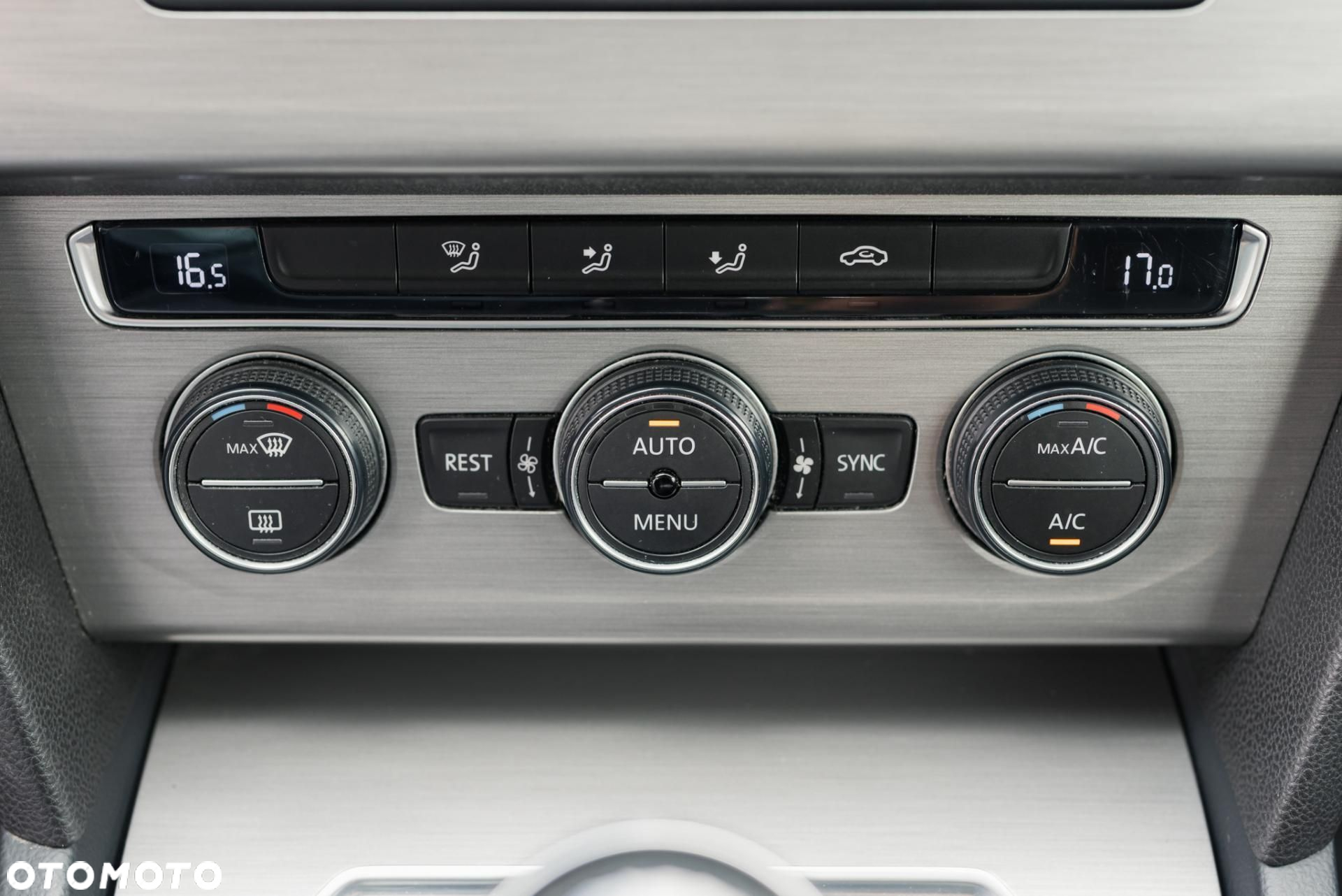 Volkswagen Passat - 25