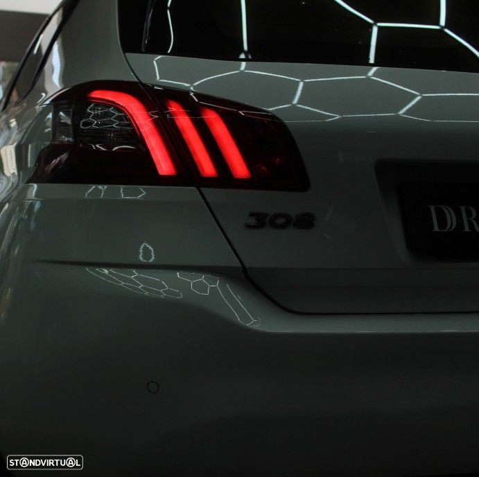 Peugeot 308 - 8