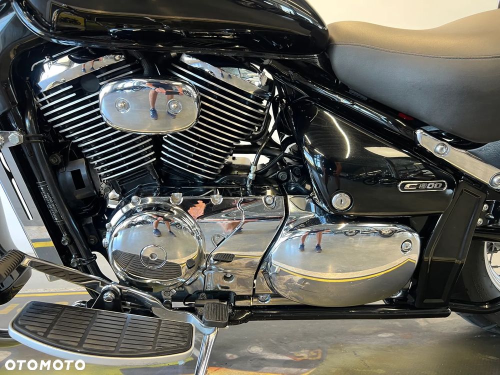 Suzuki Intruder - 6