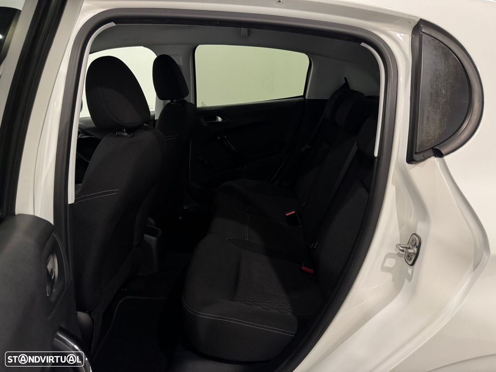 Peugeot 208 1.6 BlueHDi Style - 33