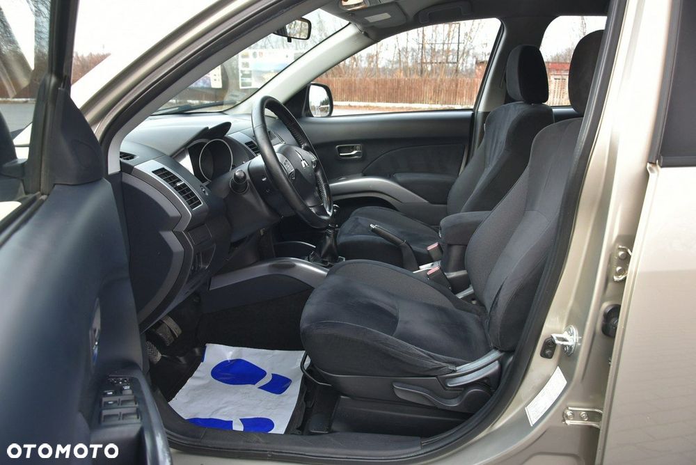 Mitsubishi Outlander - 8