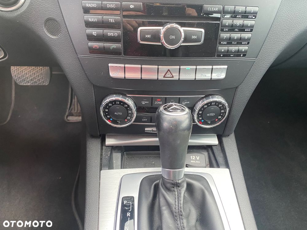 Mercedes-Benz Klasa C 180 CGI Automatik BlueEFFICIENCY Avantgarde - 34