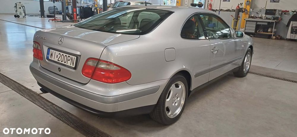 Mercedes-Benz CLK - 10