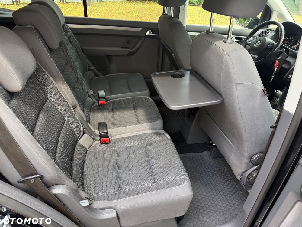 Volkswagen Touran - 16