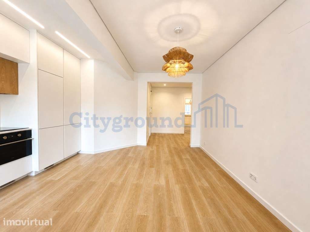 Elegante apartamento T2 totalmente renovado com elevador e varanda,... - Grande imagem: 3/19