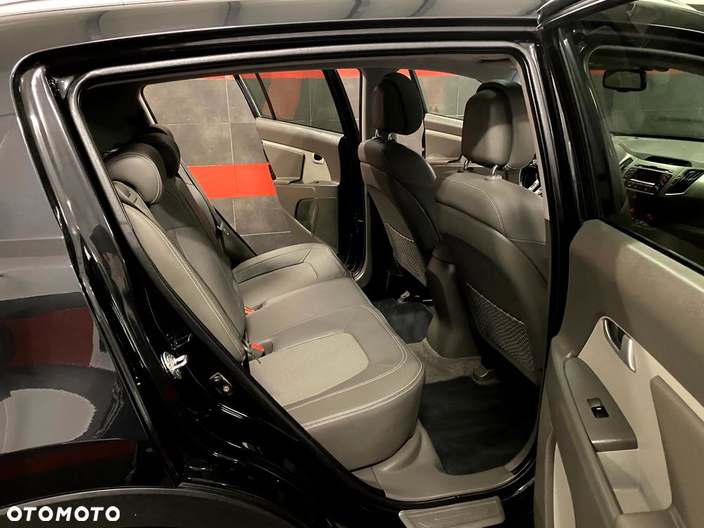 Kia Sportage 2.0 L - 25