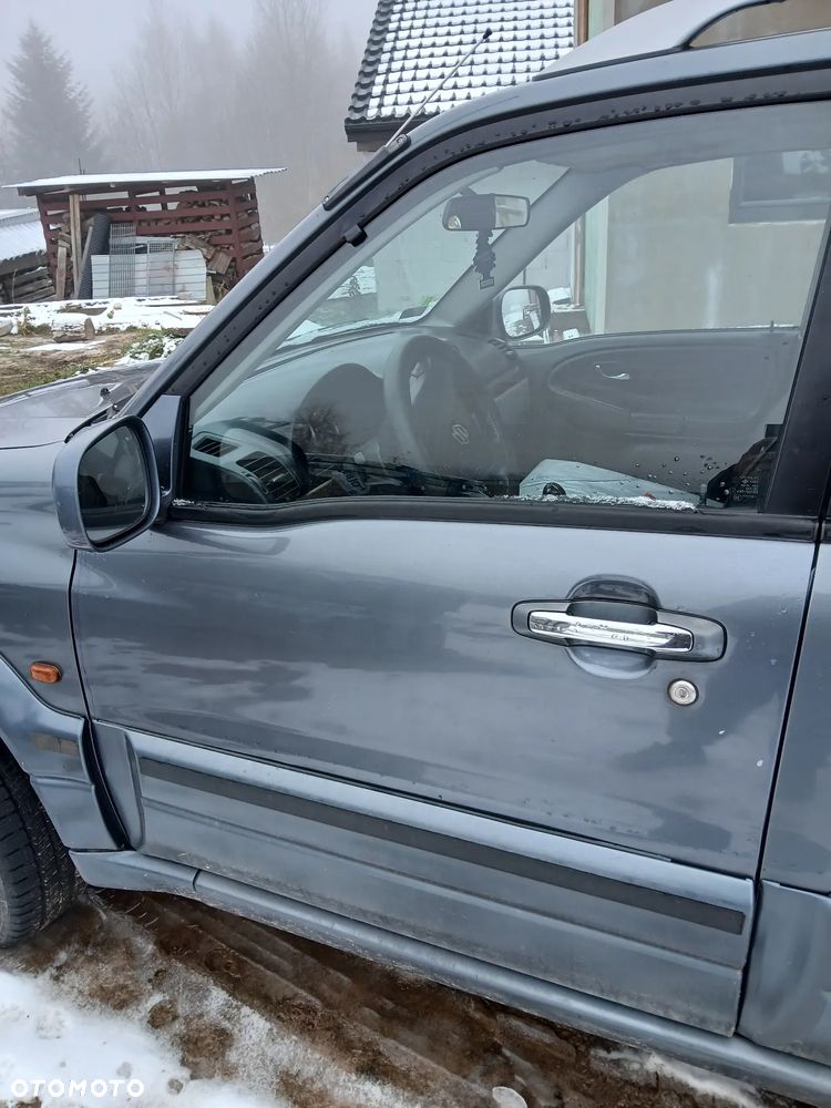 Suzuki Grand Vitara 2.0 - 8