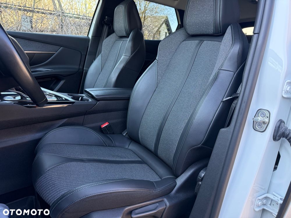 Peugeot 3008 1.6 PureTech Hybrid4 PHEV Allure S&S EAT8 - 7