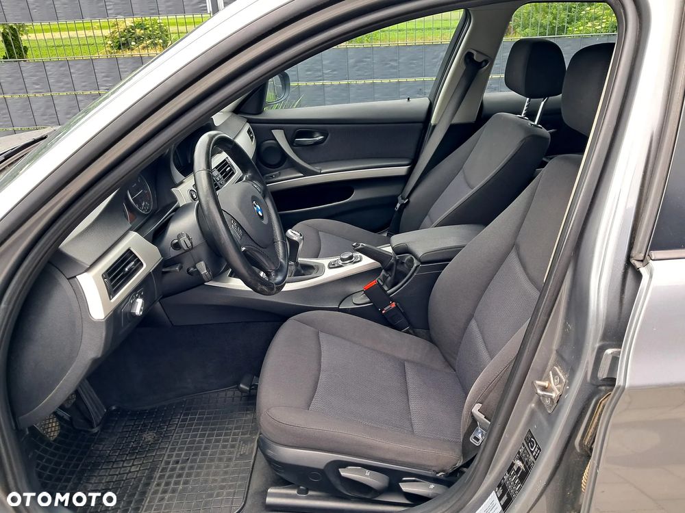 BMW Seria 3 318d DPF Edition Sport - 17