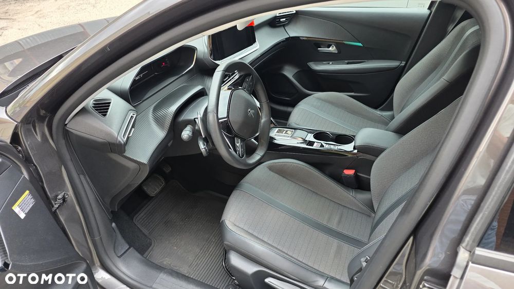 Peugeot 208 - 22