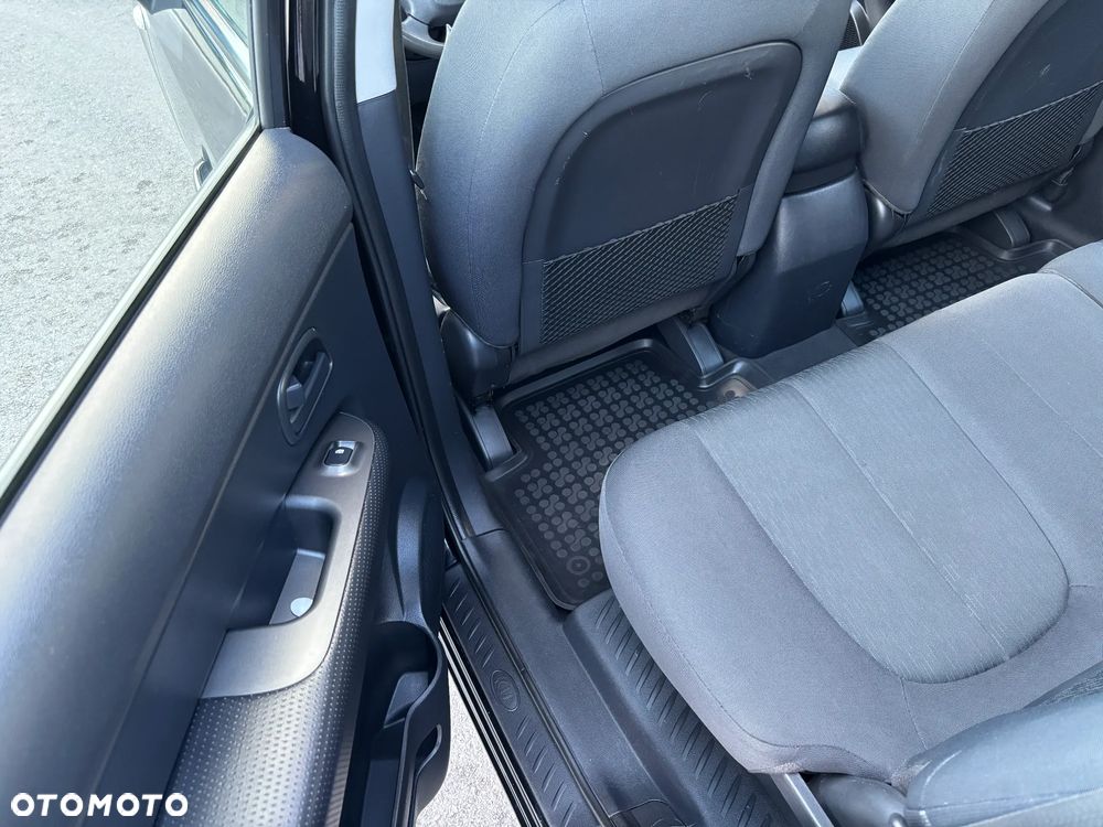 Kia Carens 1.6 Tour - 19